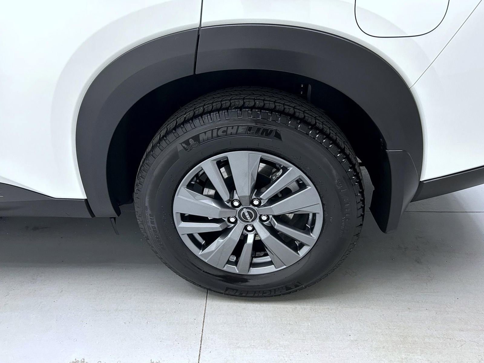 Used 2025 Nissan Pathfinder S image 23