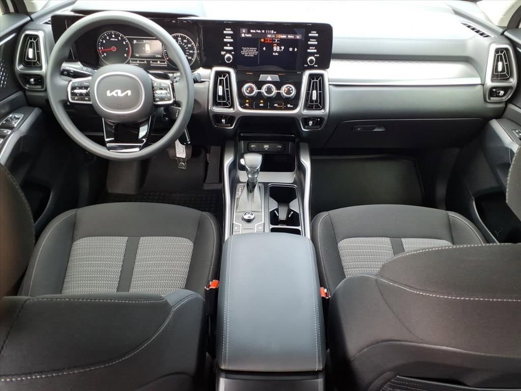 Used 2023 Kia Sorento LX FWD image 30
