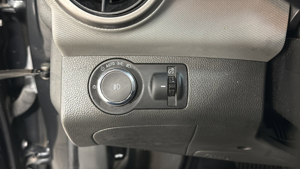 Used 2015 Chevrolet Sonic LTZ image 17