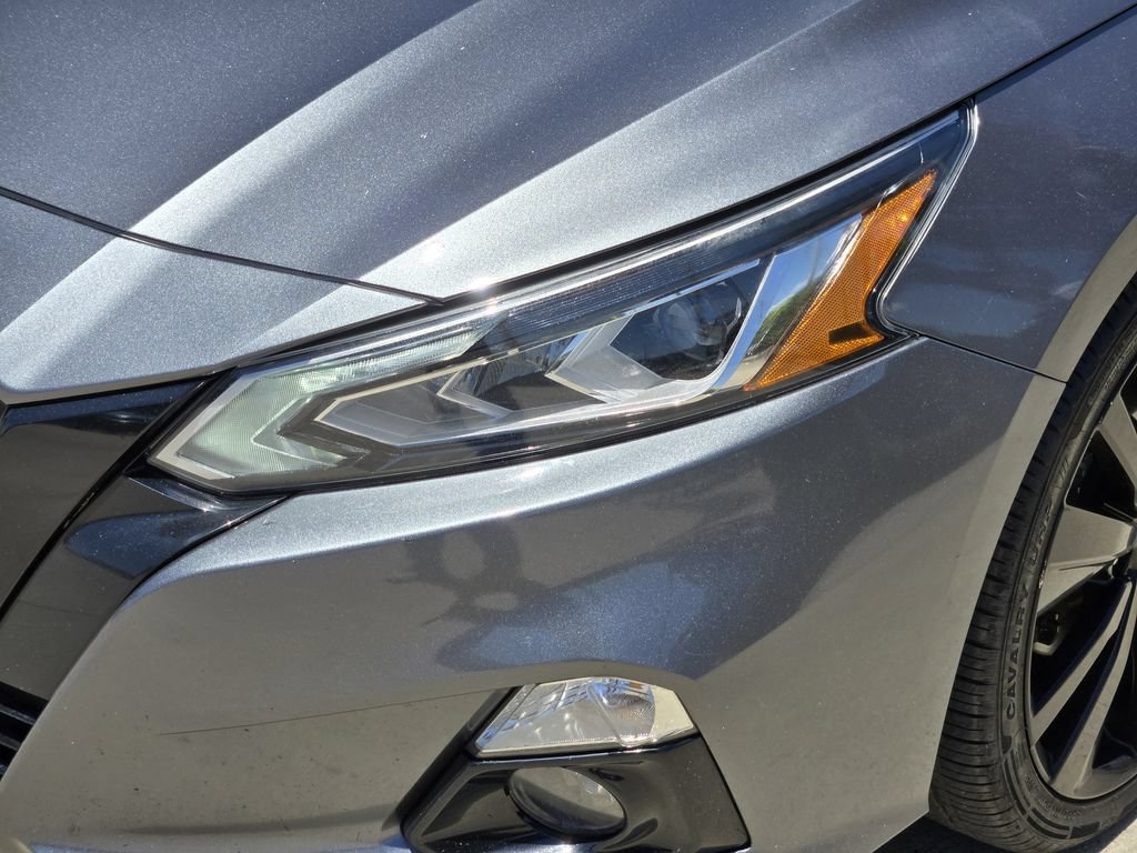 Used 2022 Nissan Altima 2.5 SR w/ Midnight Edition Package FWD image 6