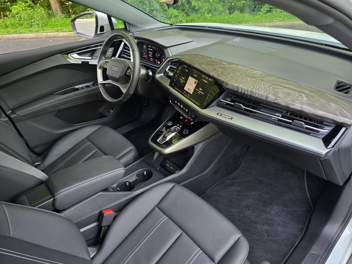 Used 2026 Audi Q4 e-tron Premium w/ Convenience Package AWD/4WD image 23