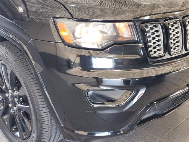 Used 2019 Jeep Grand Cherokee Altitude AWD/4WD image 5