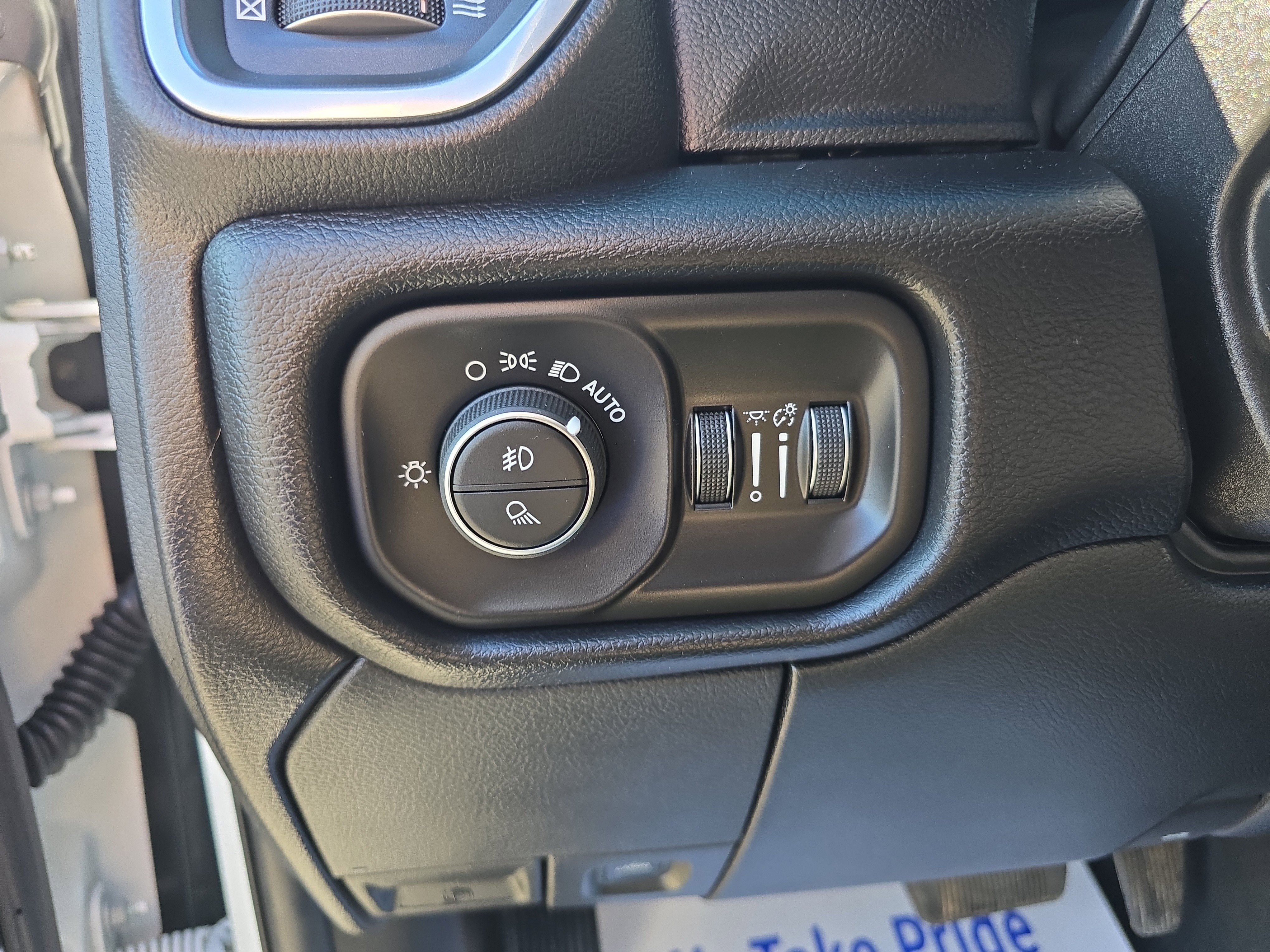 Used 2026 RAM 2500 Laramie AWD/4WD image 19