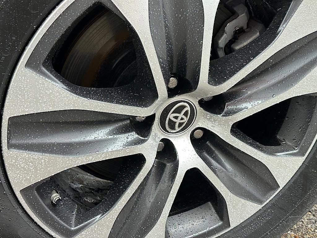 Certified 2024 Toyota Highlander XLE image 33