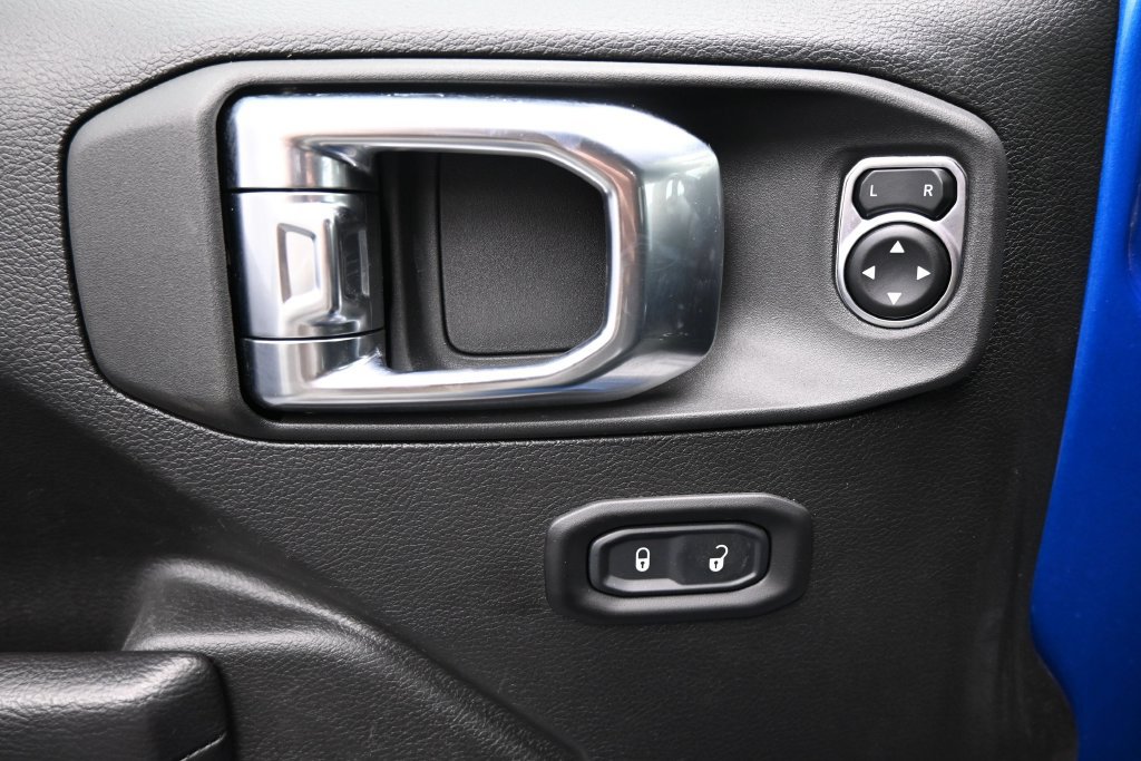 Used 2025 Jeep Gladiator Sport AWD/4WD image 11