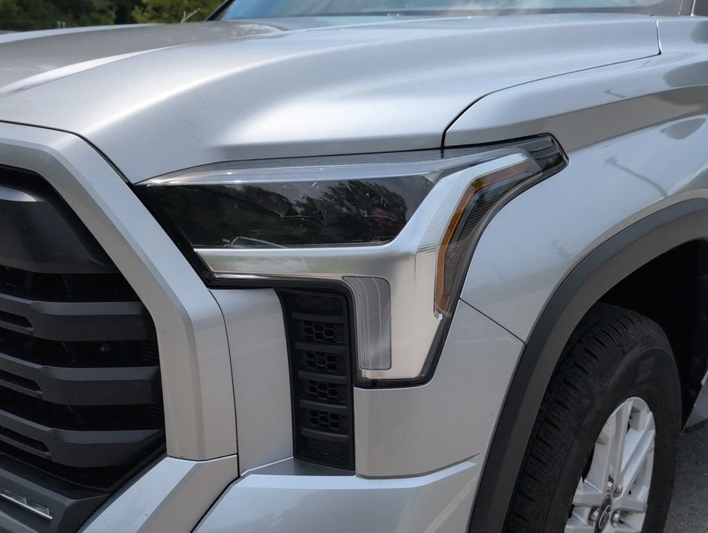 Used 2025 Toyota Tundra SR5 w/ SR5 Premium Package AWD/4WD image 7
