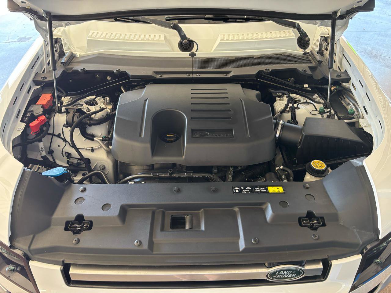 Used 2023 Land Rover Defender 130 SE image 36