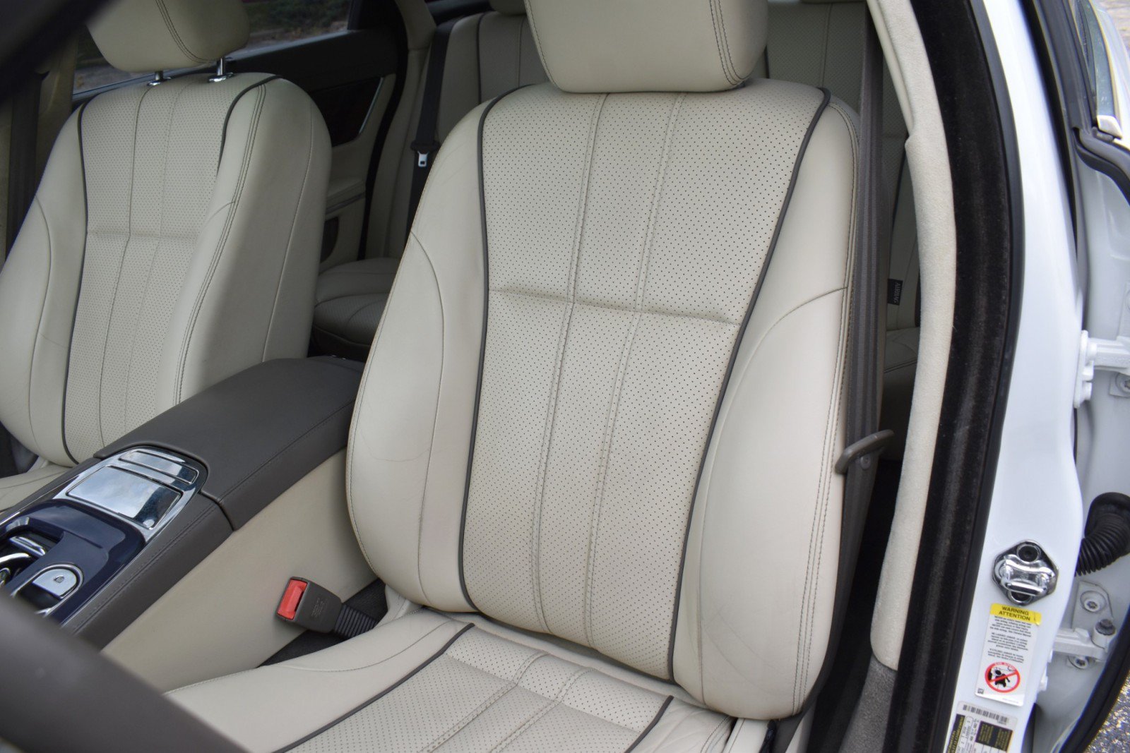 Used 2011 Jaguar XJ L RWD image 35