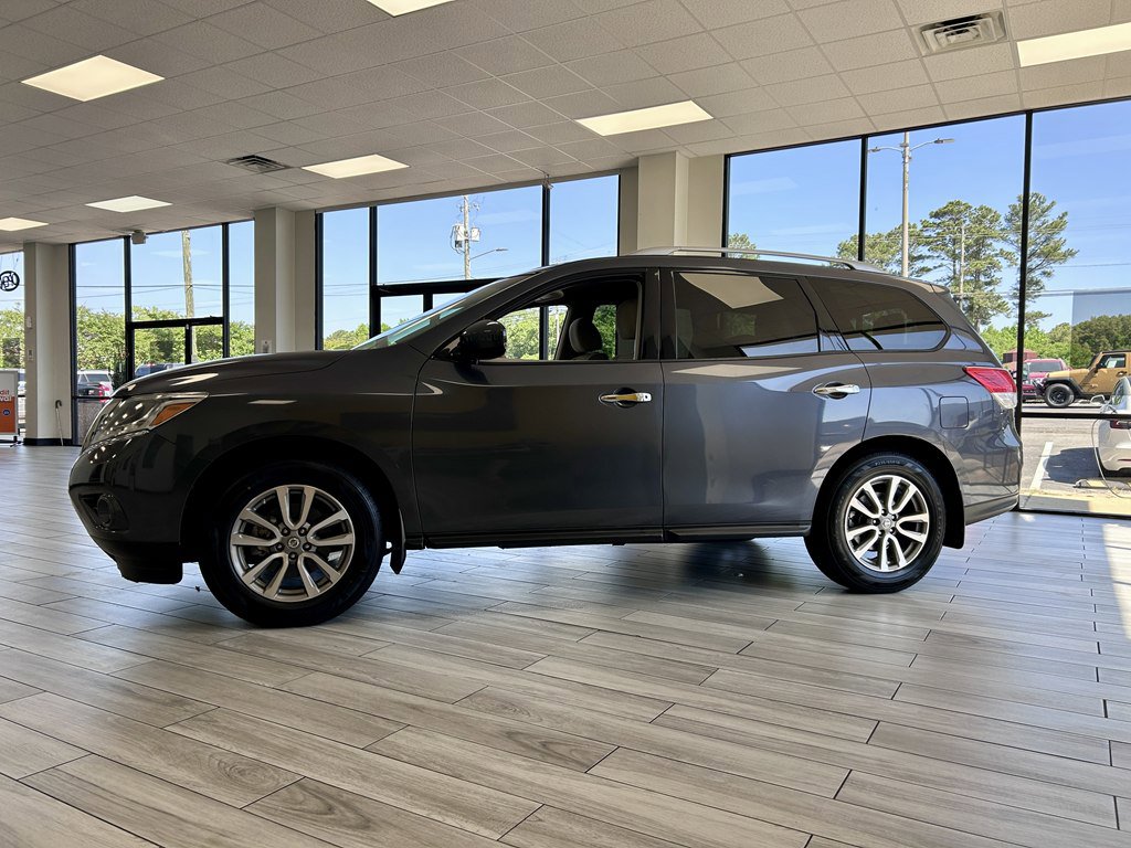 Used 2014 Nissan Pathfinder SV w/ Trailer Tow Package FWD image 4
