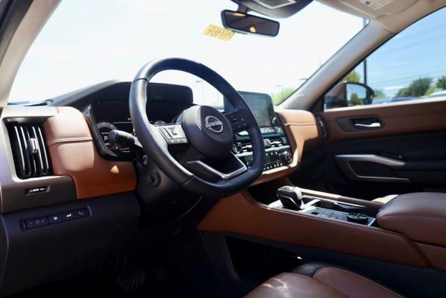 Used 2023 Nissan Pathfinder Platinum image 19