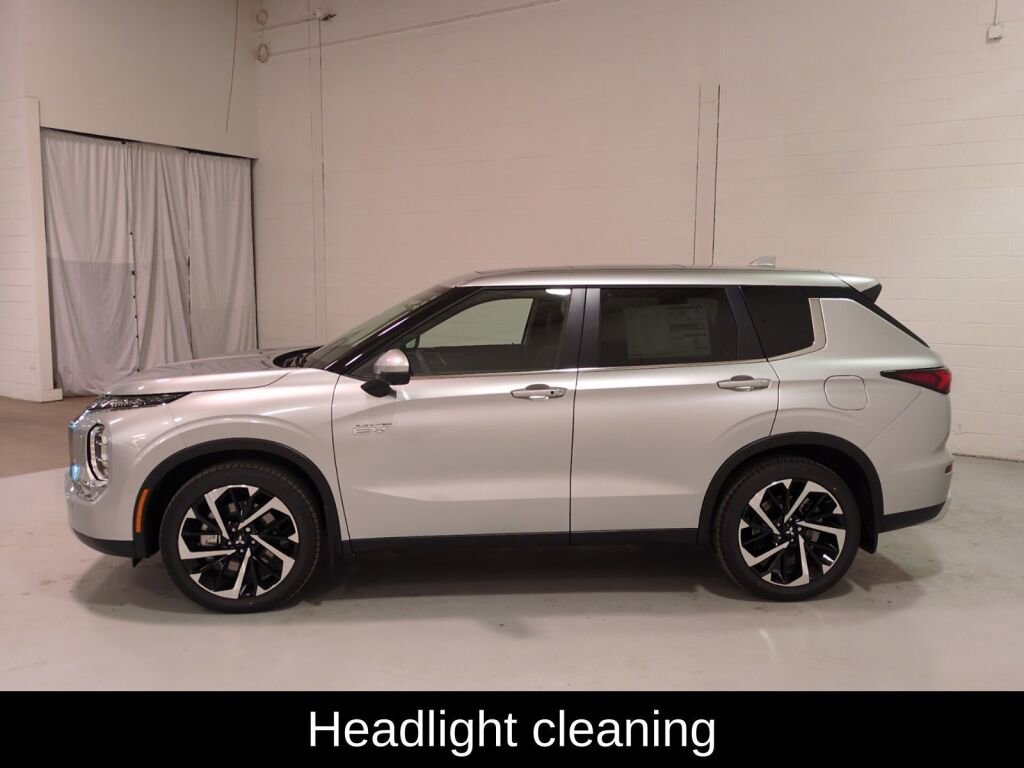 New 2025 Mitsubishi Outlander SE image 7