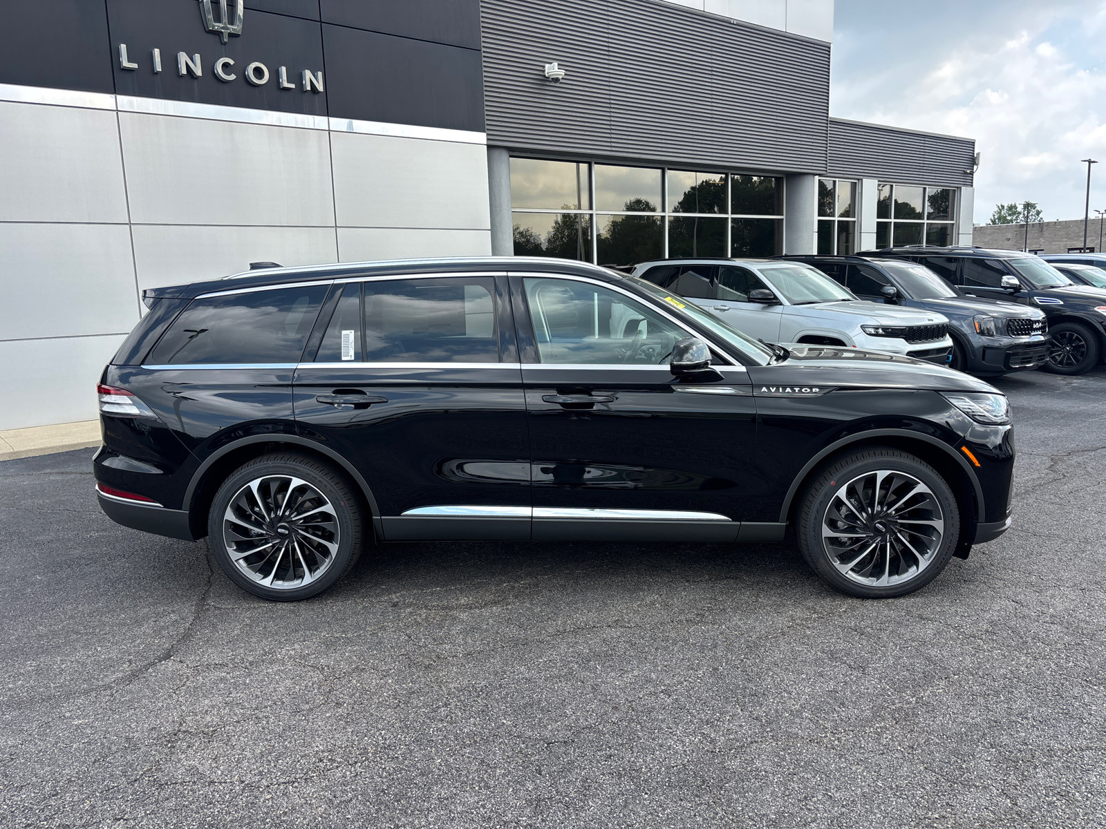 New 2026 Lincoln Aviator Reserve AWD/4WD image 8