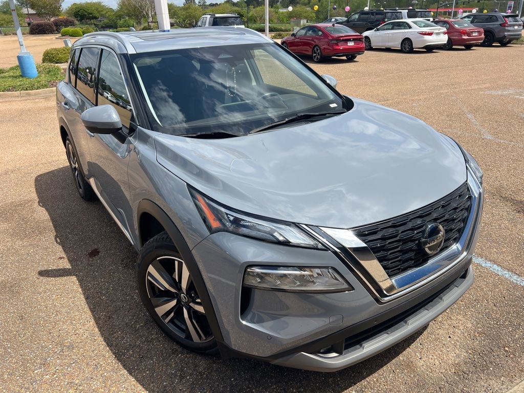 Used 2021 Nissan Rogue SL w/ Premium Package image 3