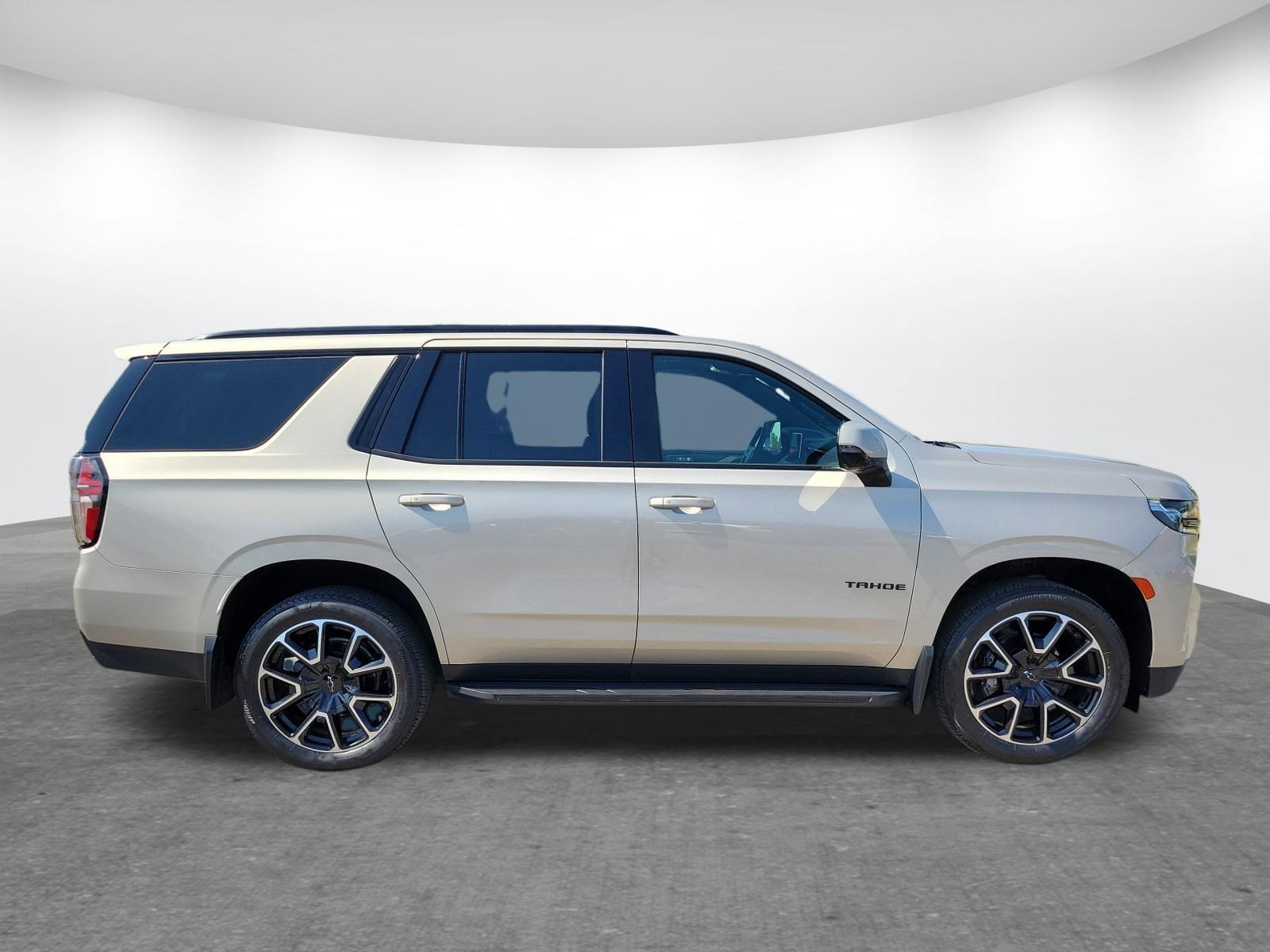Used 2021 Chevrolet Tahoe RST w/ Luxury Package AWD/4WD image 4