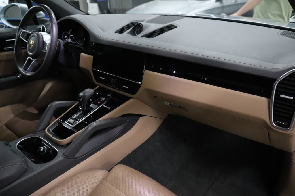 Used 2019 Porsche Cayenne S w/ Premium Plus Package AWD/4WD image 23