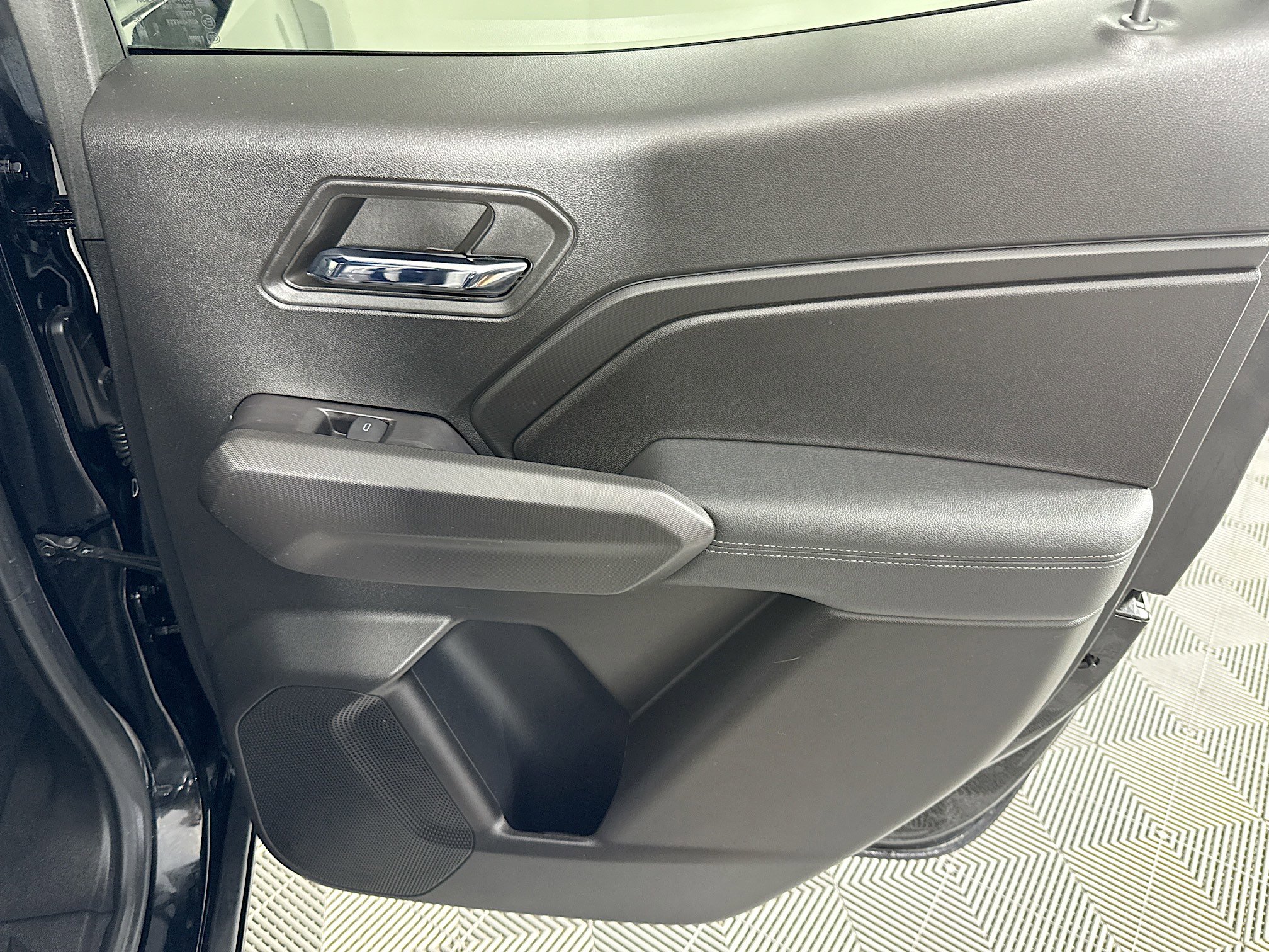 Used 2024 Chevrolet Colorado LT w/ LT Convenience Package III image 27