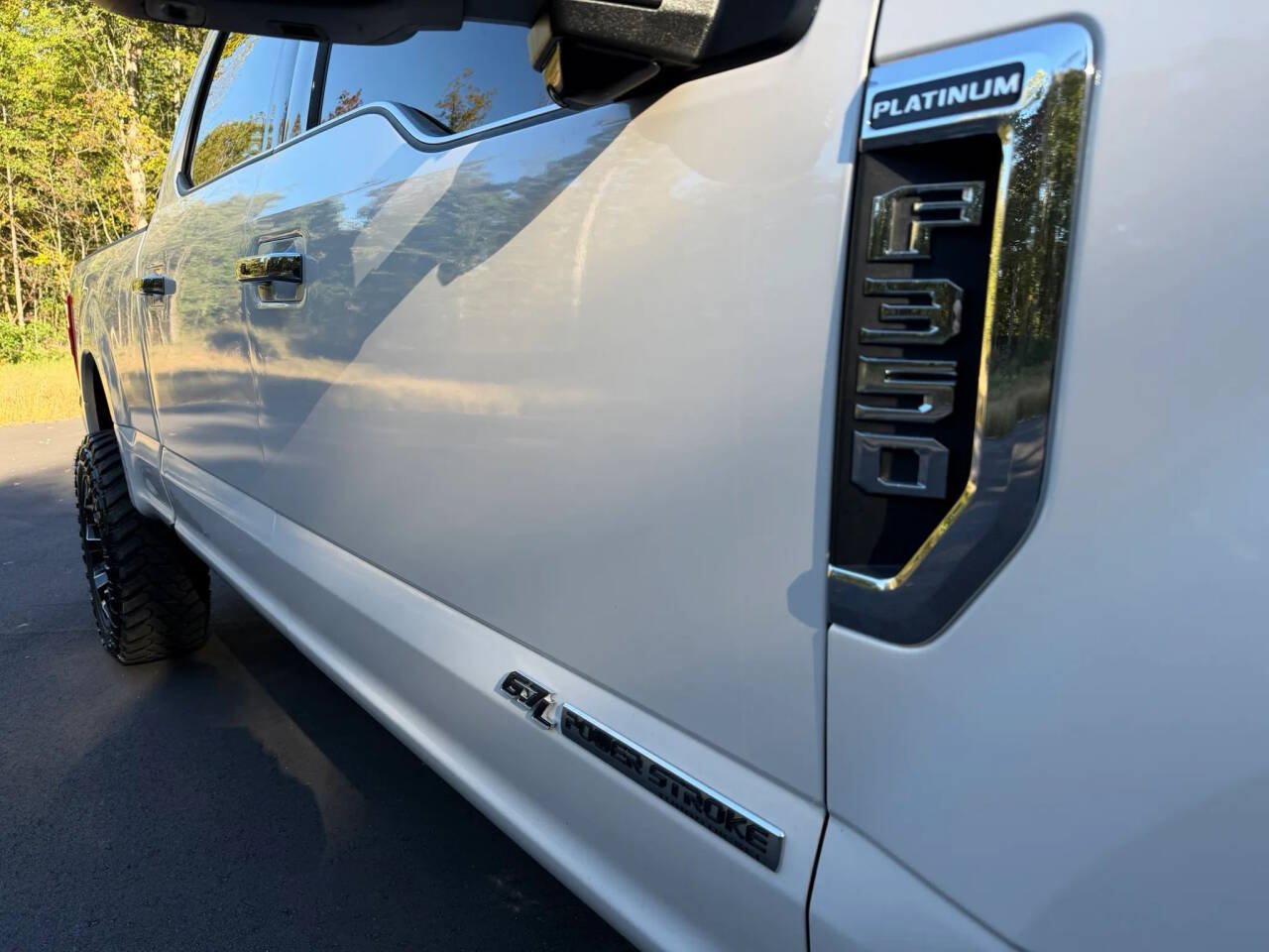 Used 2017 Ford F350 Platinum w/ Platinum Ultimate Package AWD/4WD image 11