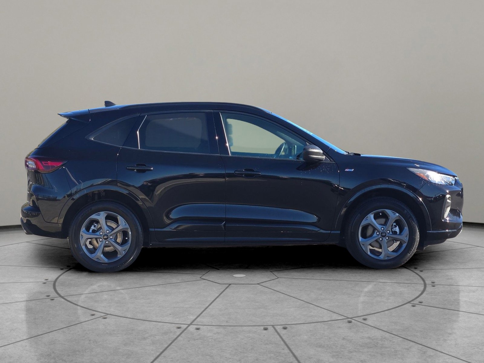 Used 2024 Ford Escape ST-Line image 3