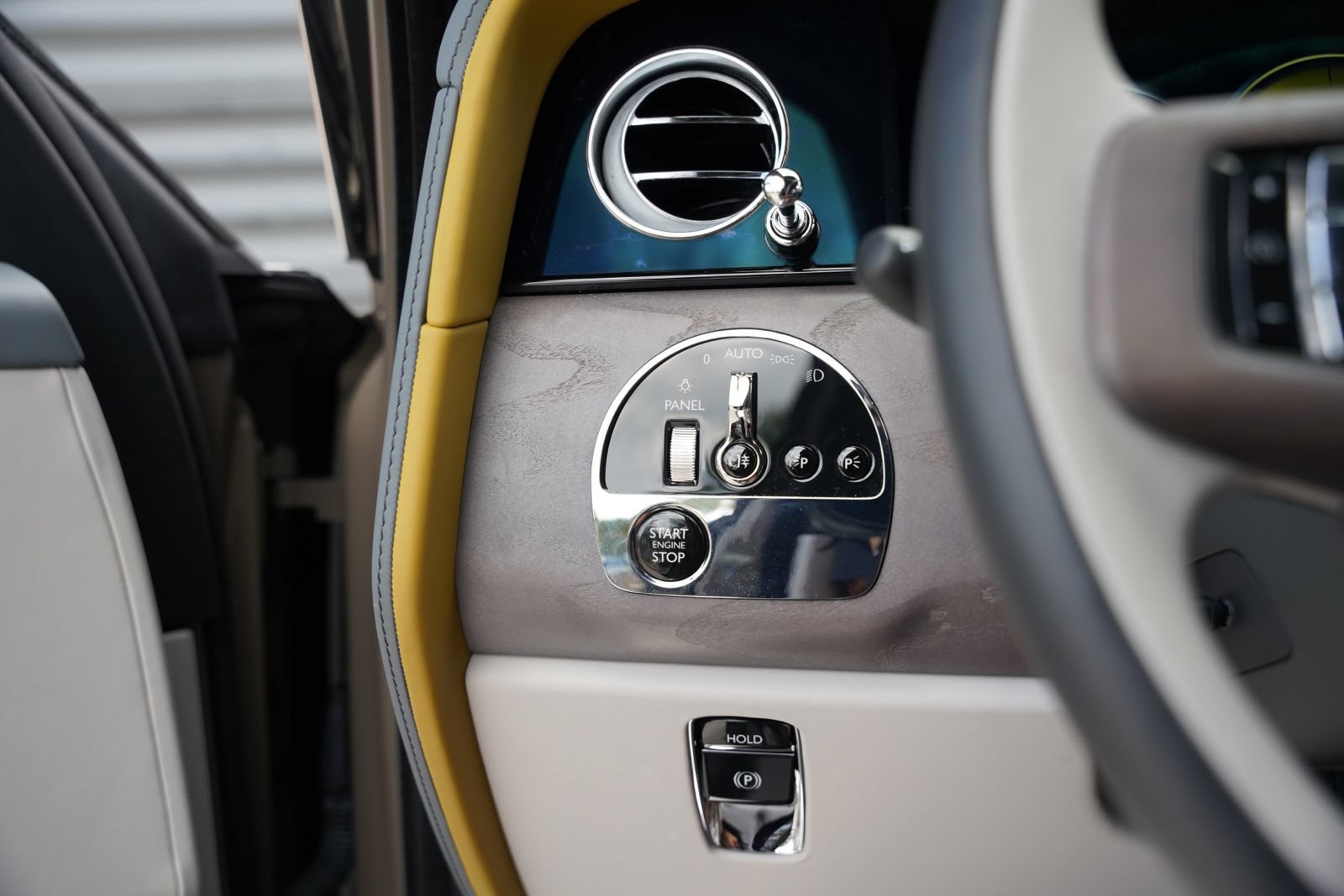 Used 2025 Rolls-Royce Cullinan AWD/4WD image 59