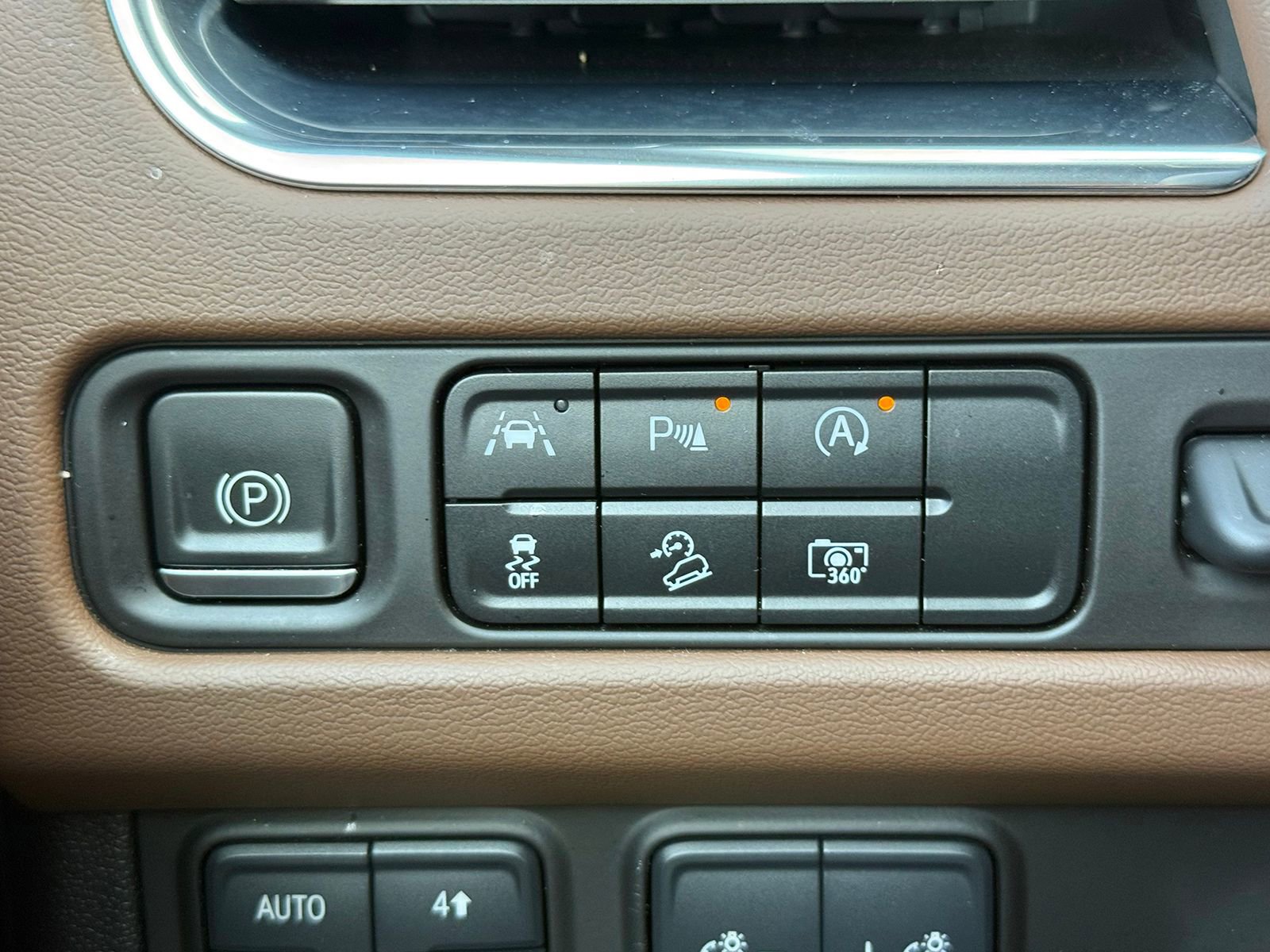 Used 2023 Chevrolet Suburban High Country image 37