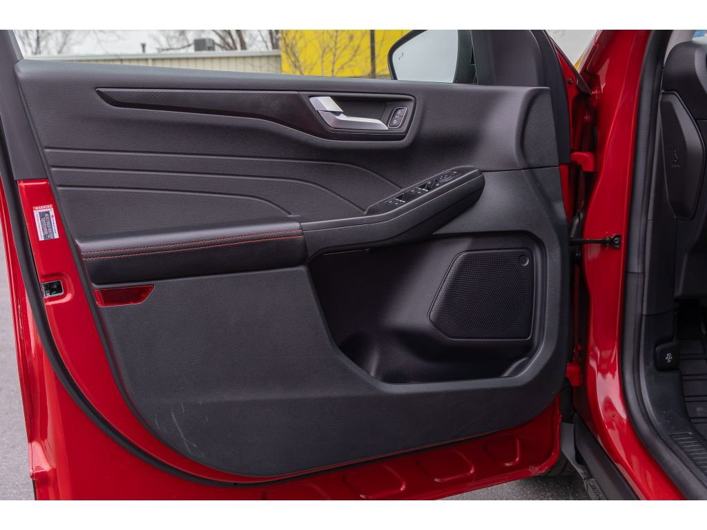 Used 2022 Ford Escape SEL w/ SEL Stealth AWD Package image 18