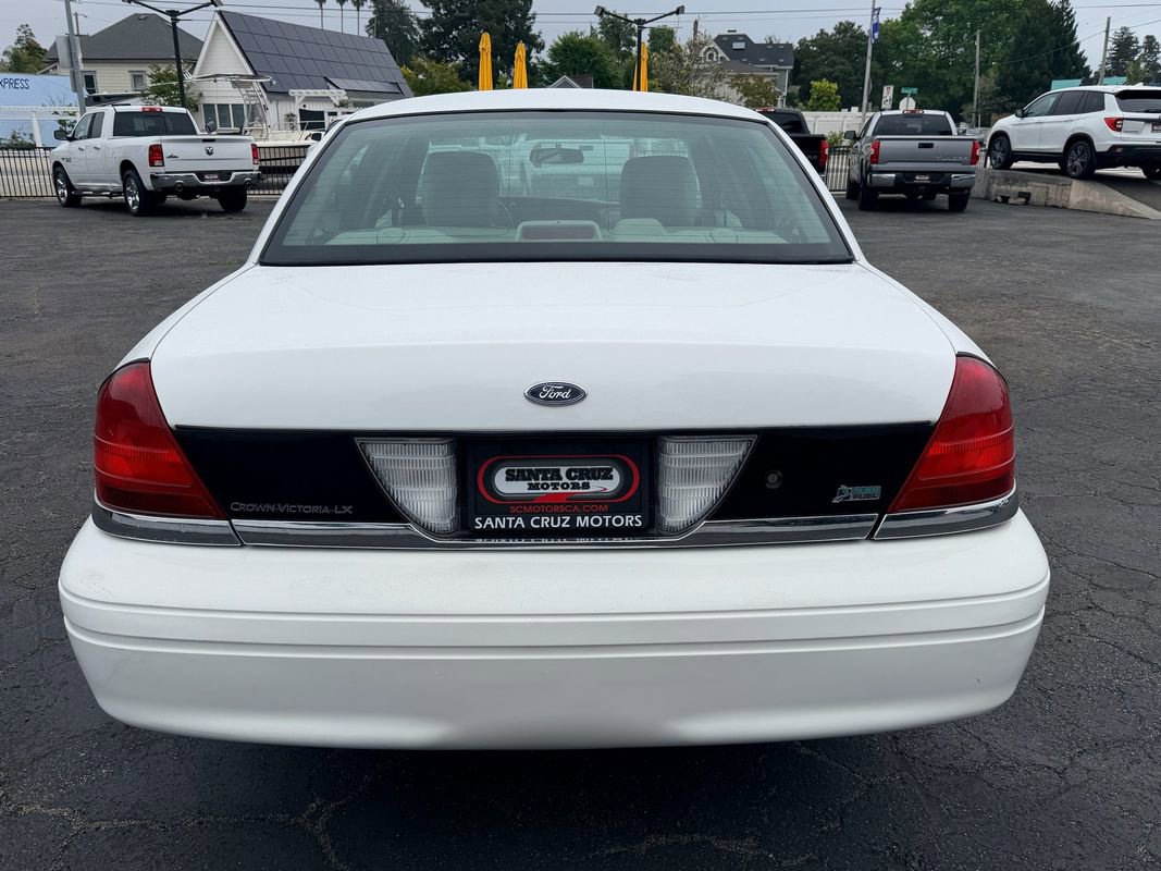 Used 2011 Ford Crown Victoria LX w/ Comfort Appearance Pkg RWD image 5