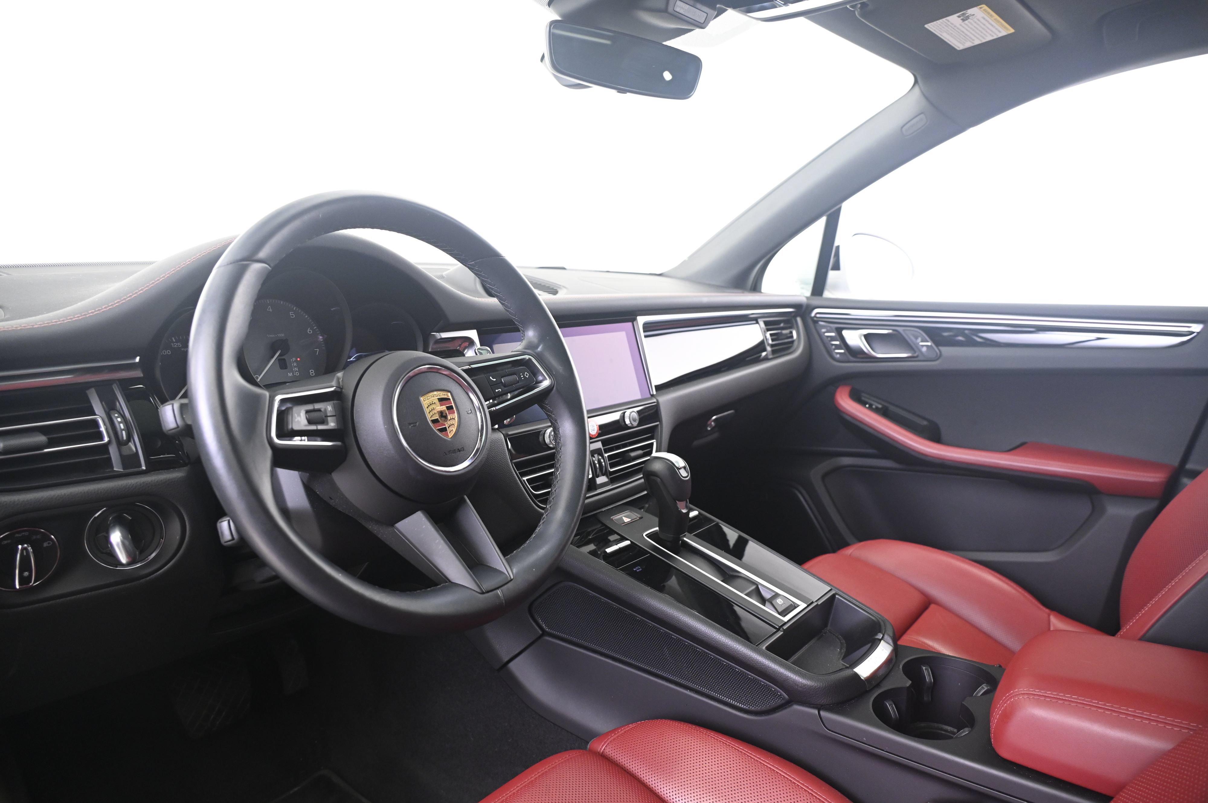 Certified 2024 Porsche Macan S AWD/4WD image 28