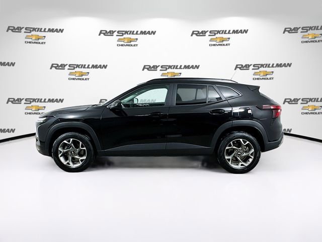 Used 2025 Chevrolet Trax LT w/ LT Convenience Package image 4