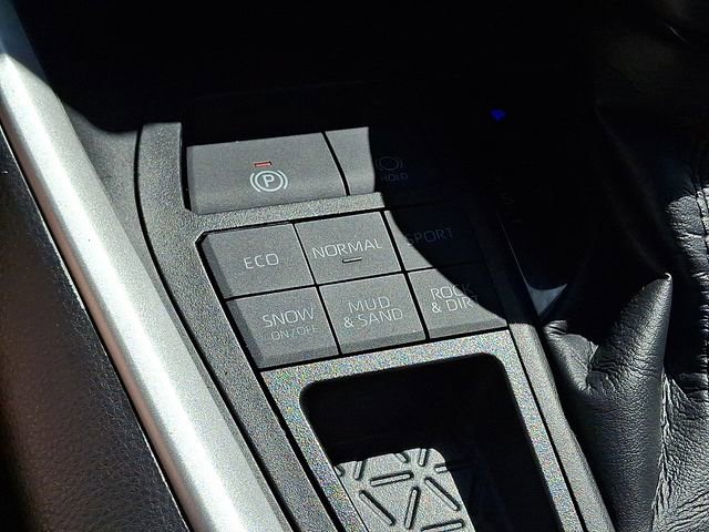 Certified 2021 Toyota RAV4 XLE Premium AWD/4WD image 25