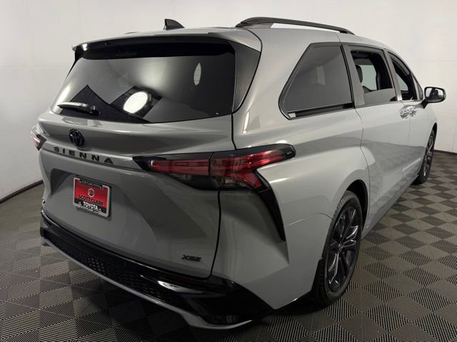 Used 2025 Toyota Sienna XSE w/ XSE Plus Package image 8