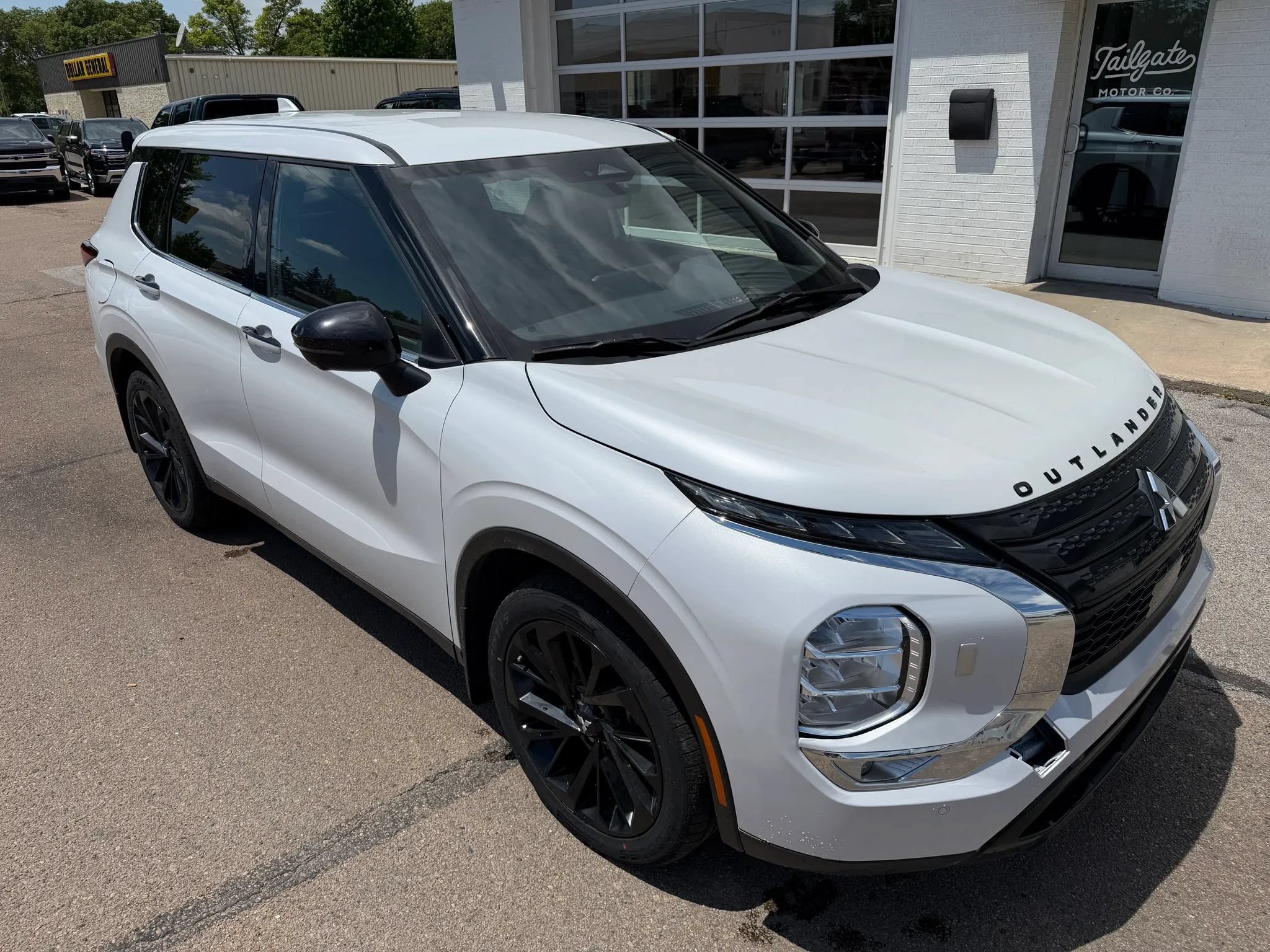Used 2023 Mitsubishi Outlander SE AWD/4WD image 2