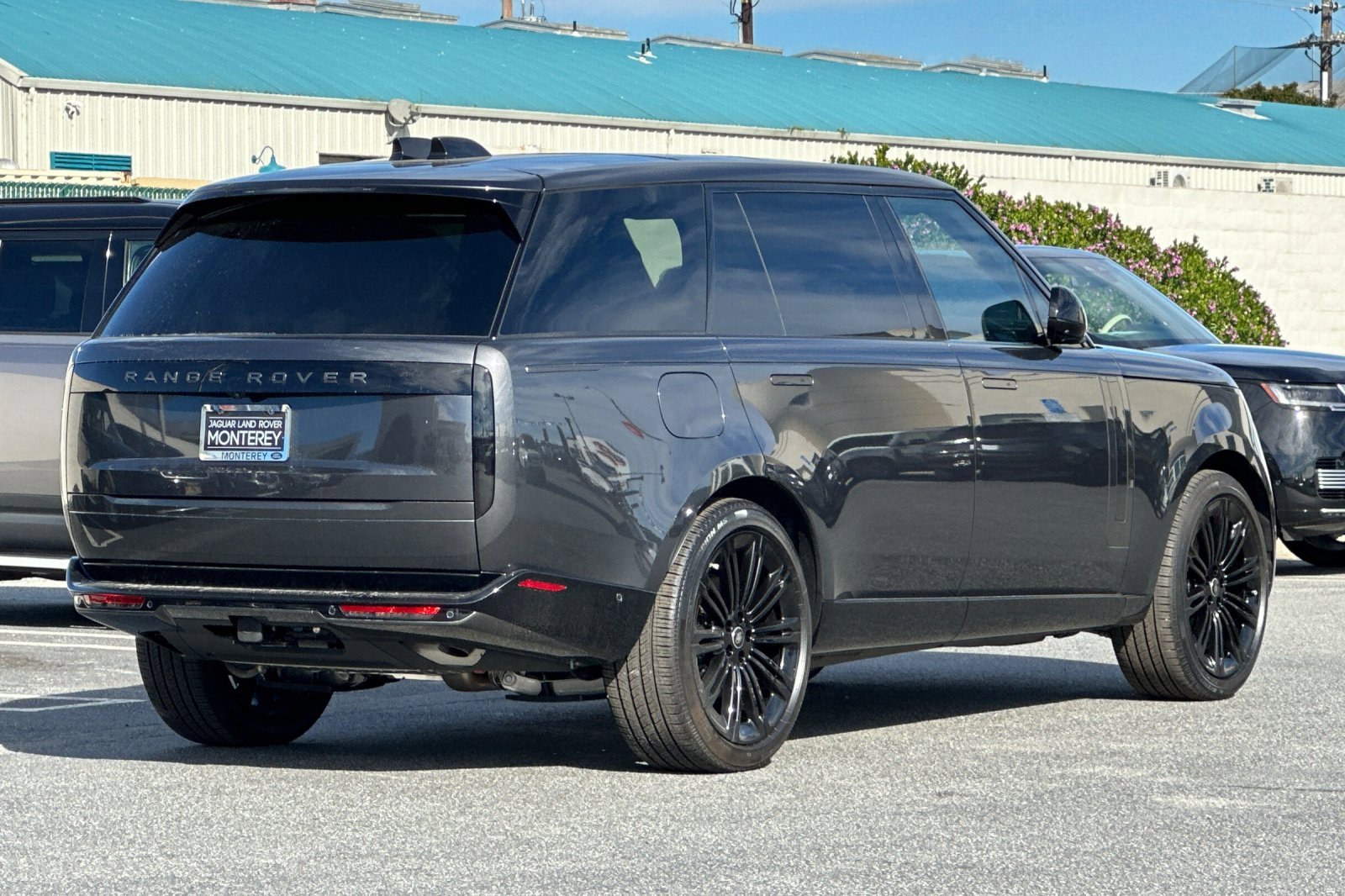 New 2025 Land Rover Range Rover Long Wheelbase SE image 5