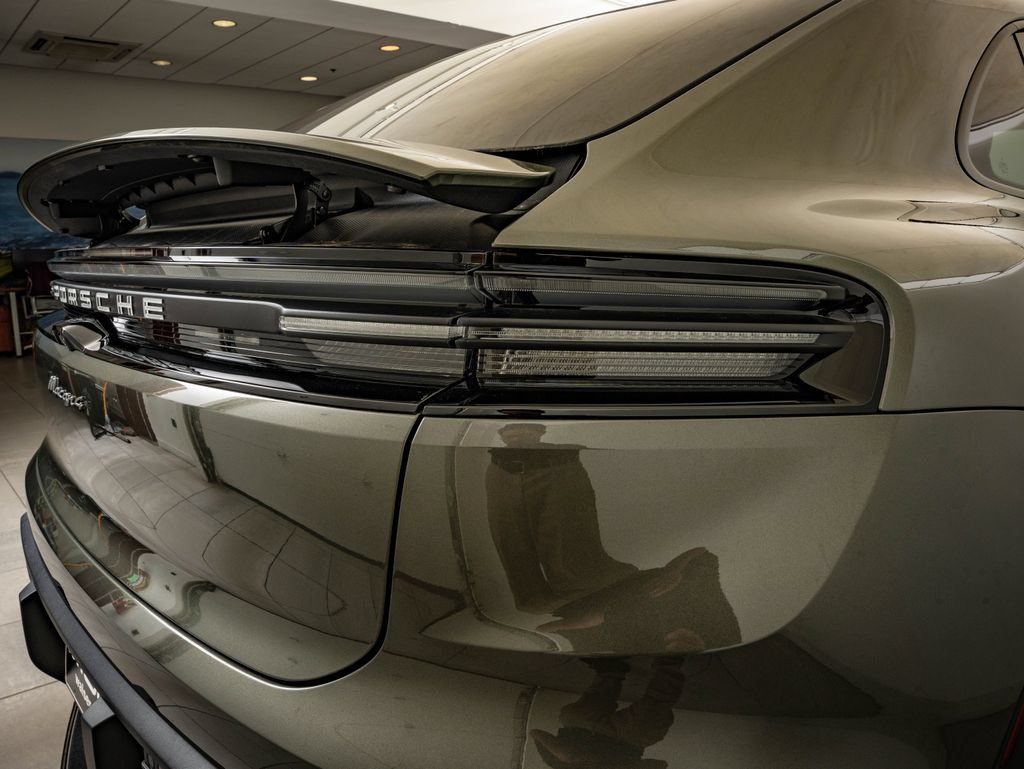 New 2026 Porsche Macan 4 Electric AWD/4WD image 18