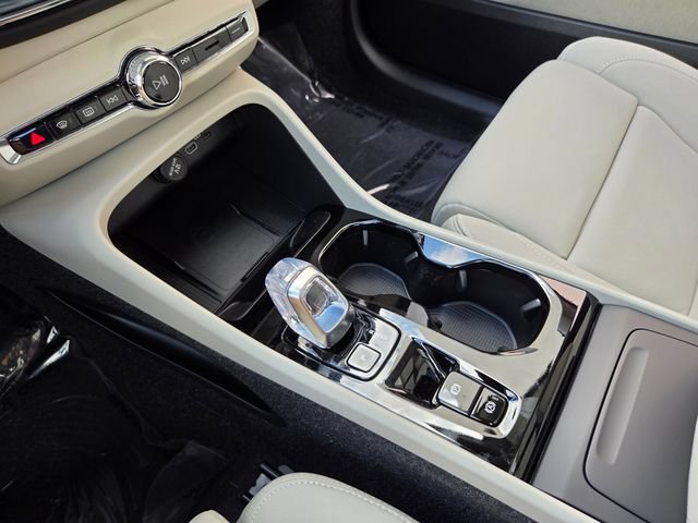 New 2026 Volvo XC40 B5 Plus w/ Protection Package Premier AWD/4WD image 29