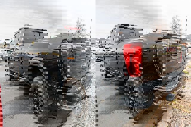 Used 2021 GMC Sierra 3500 Denali w/ Denali Black Diamond Edition image 3