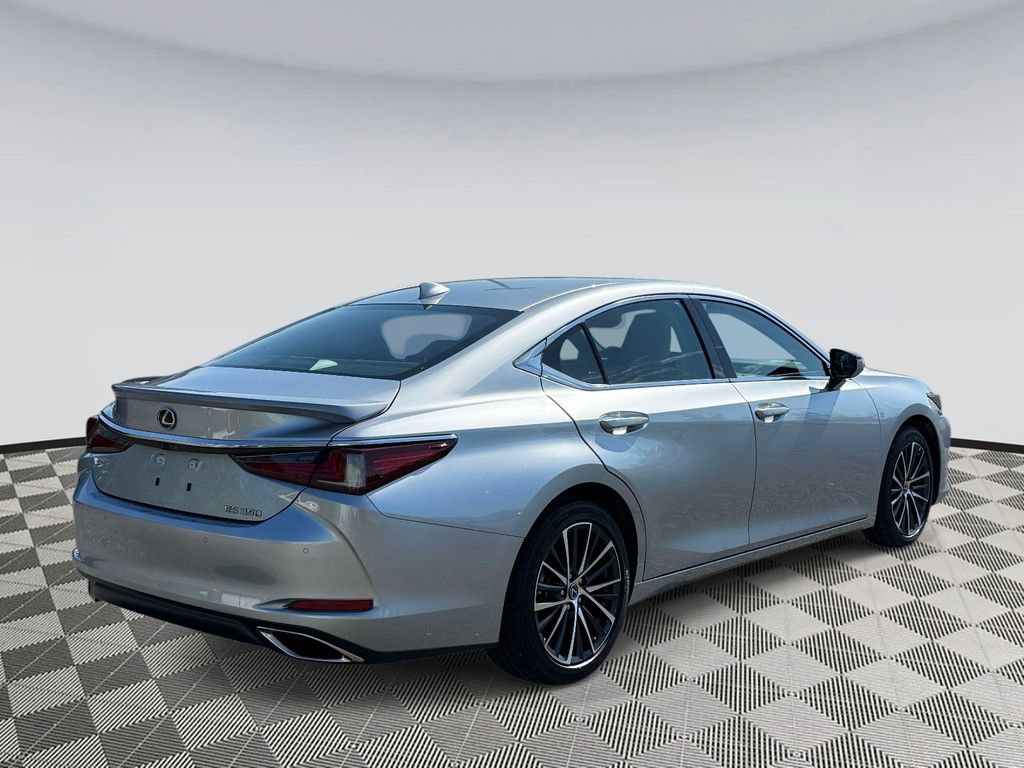Used 2025 Lexus ES 350 w/ Premium Package FWD image 2