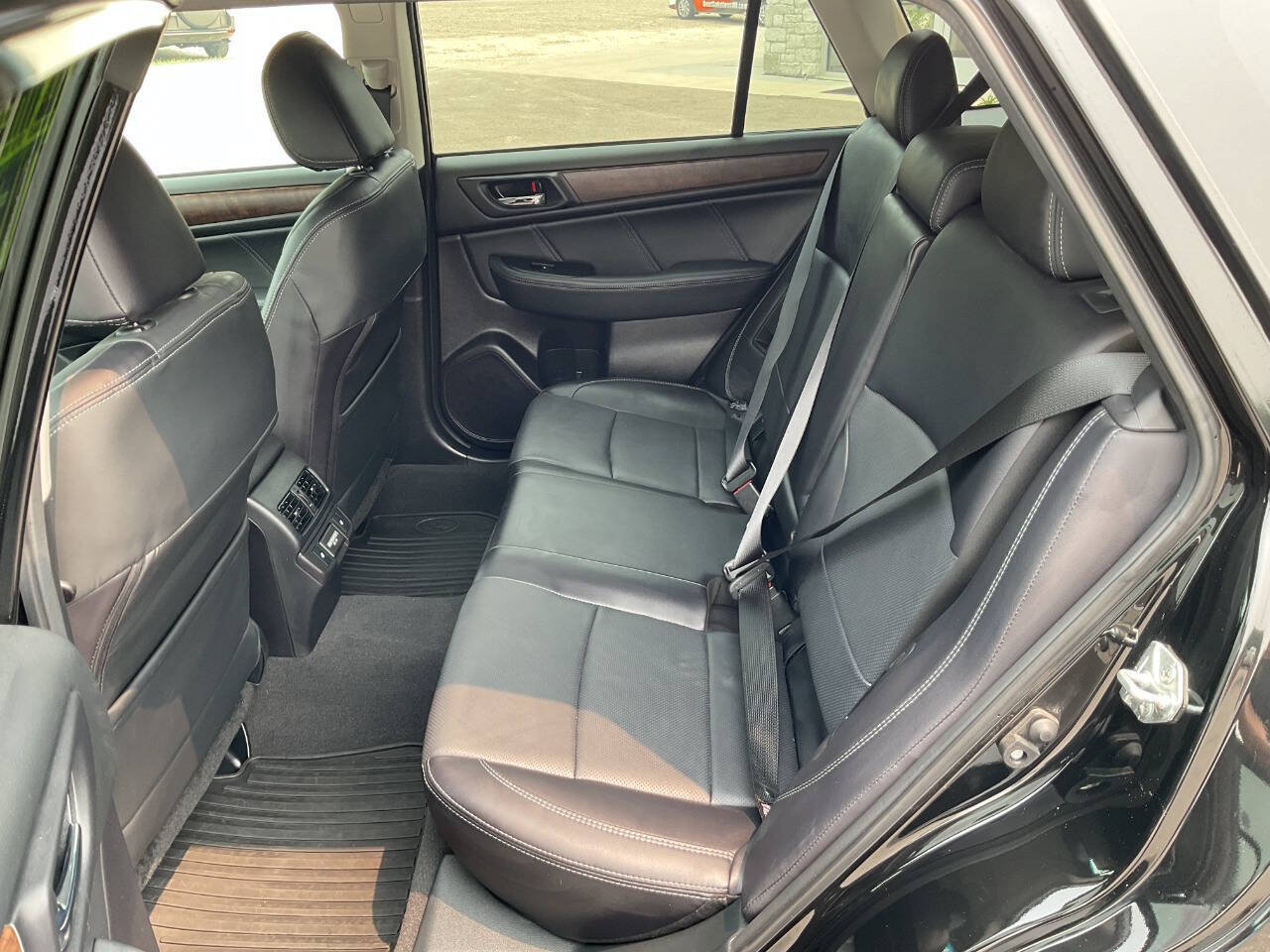 Used 2018 Subaru Outback 3.6R Limited AWD/4WD image 31