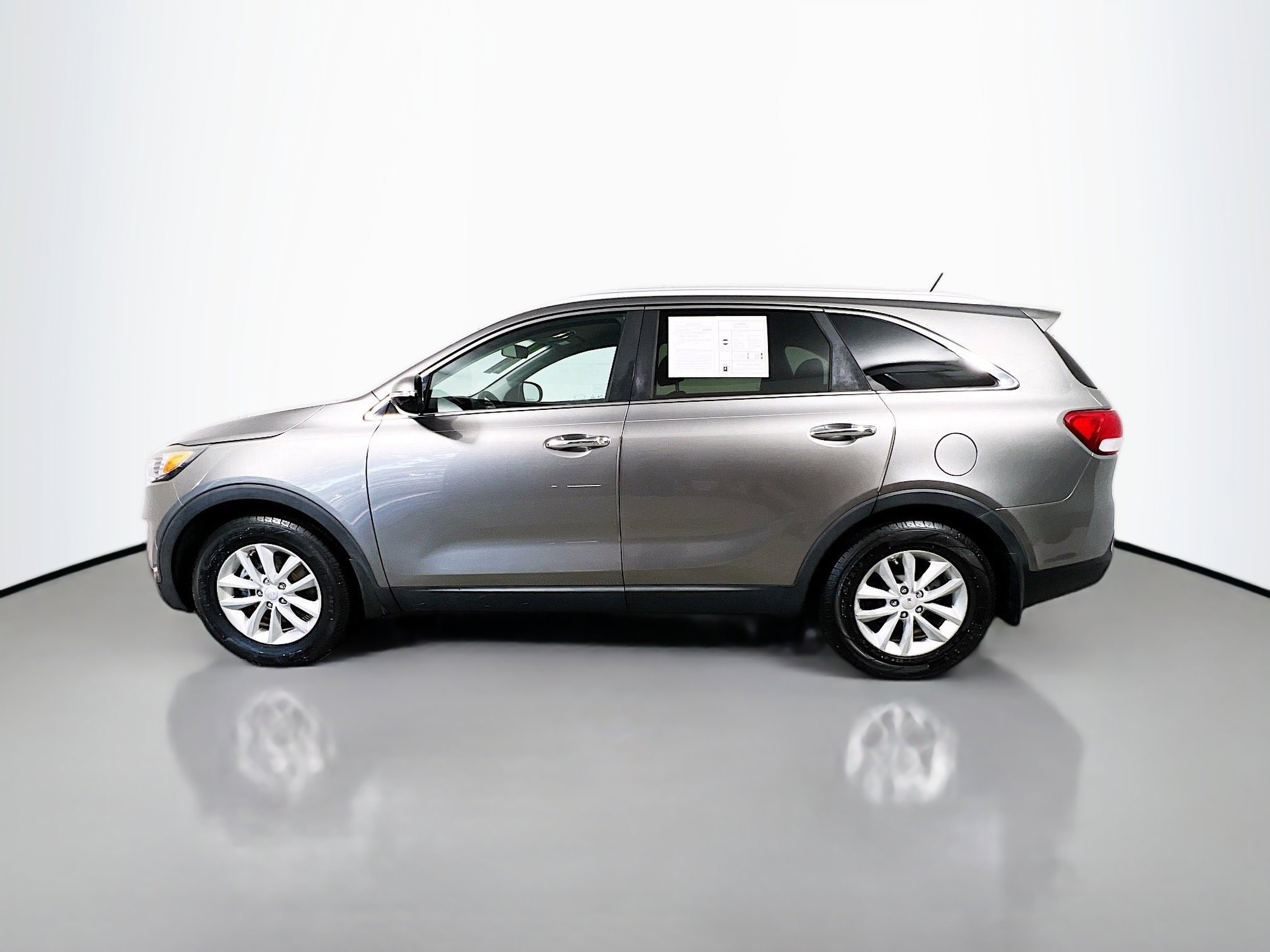 Used 2017 Kia Sorento LX image 9