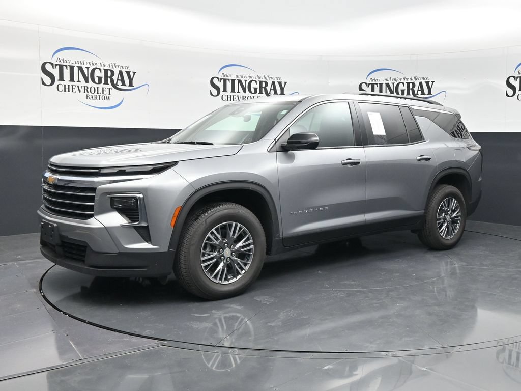Used 2026 Chevrolet Traverse LT FWD image 4