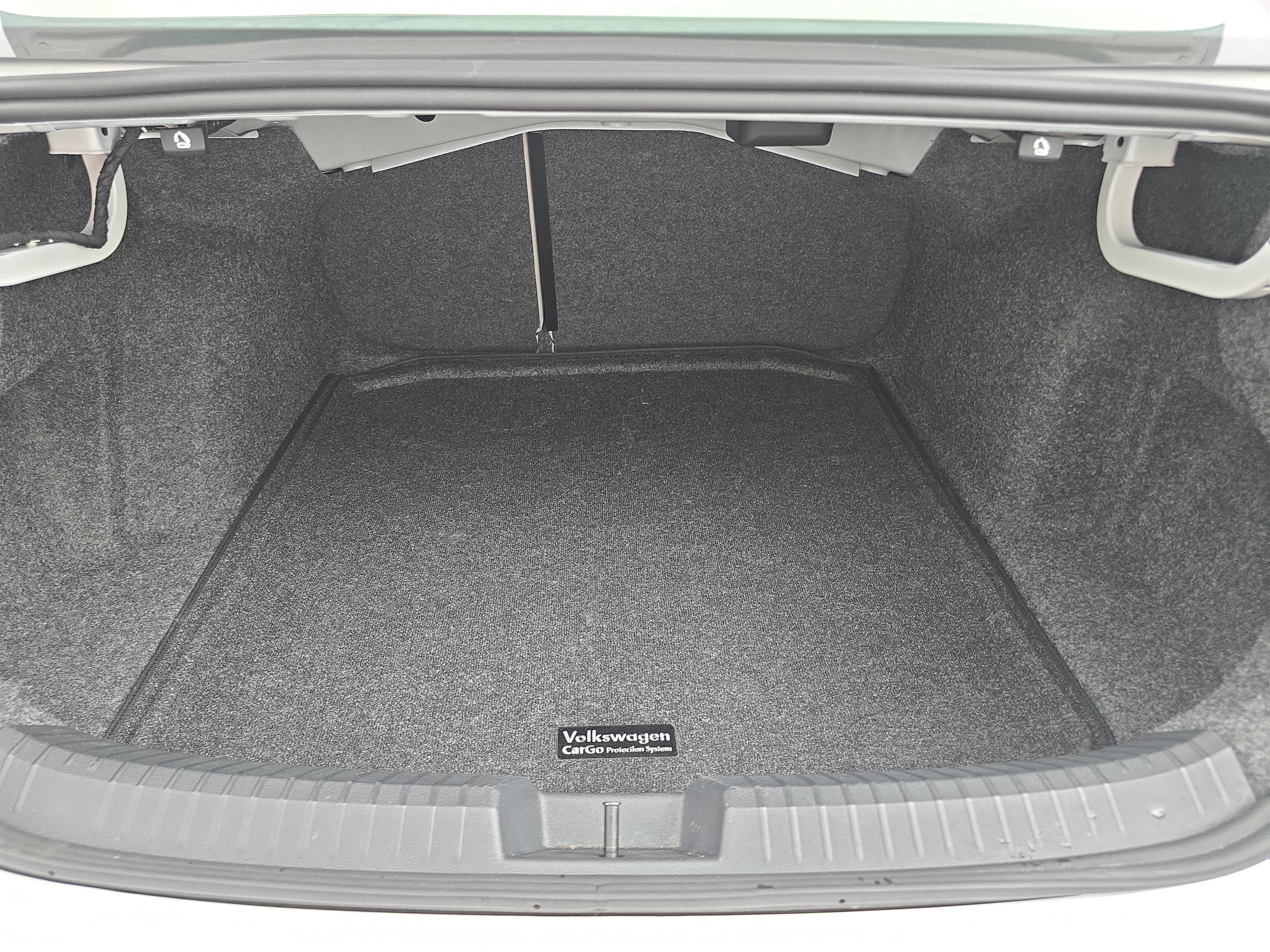 Certified 2025 Volkswagen Jetta SE w/ Sunroof Package FWD image 12