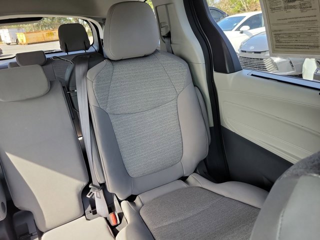 Used 2021 Toyota Sienna LE image 6