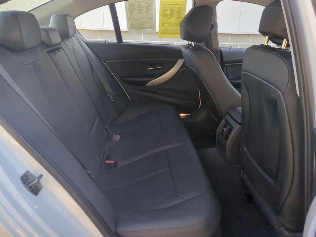 Used 2014 BMW 320i xDrive Sedan AWD/4WD image 26