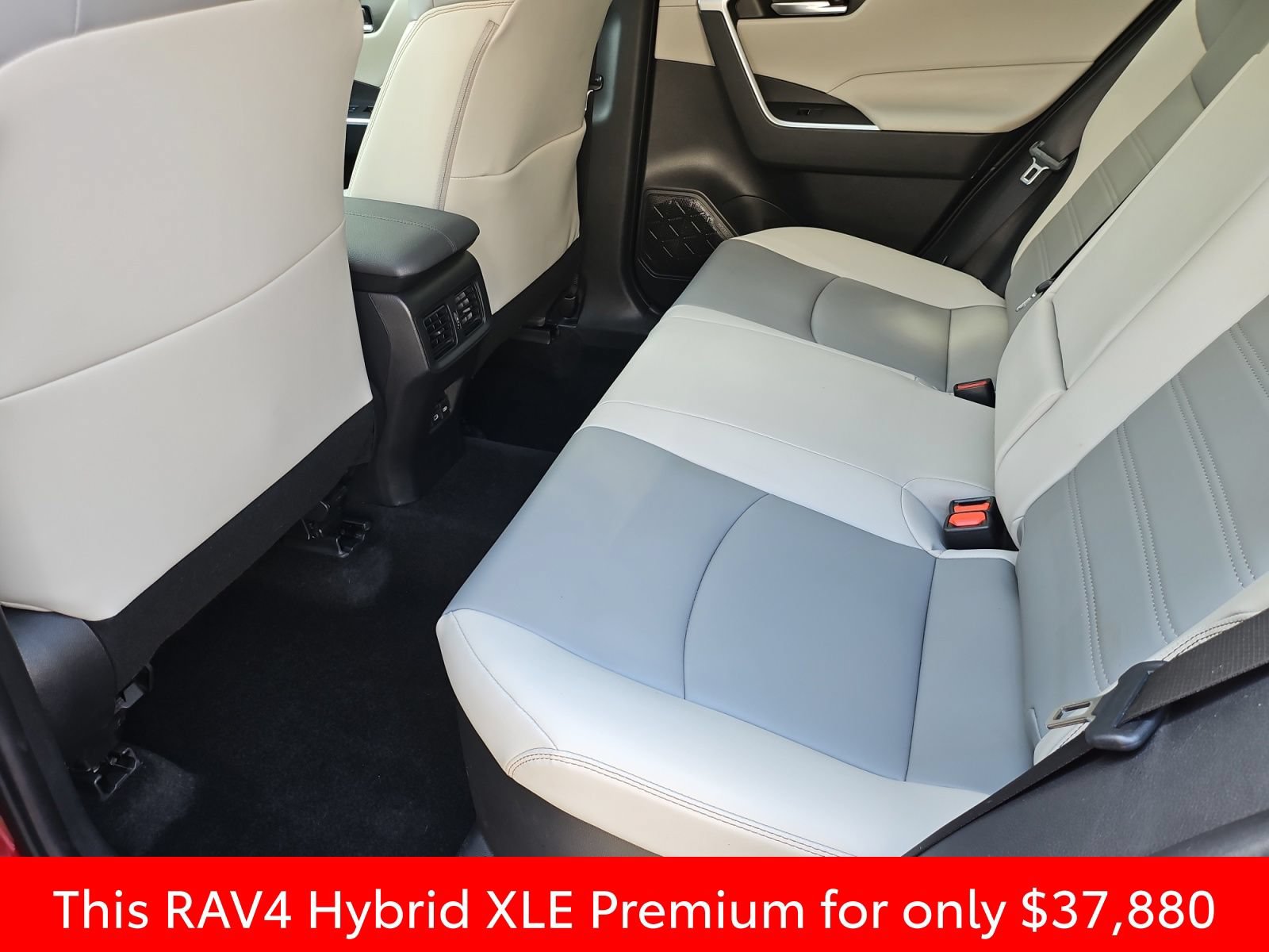 Used 2023 Toyota RAV4 XLE Premium AWD/4WD image 33