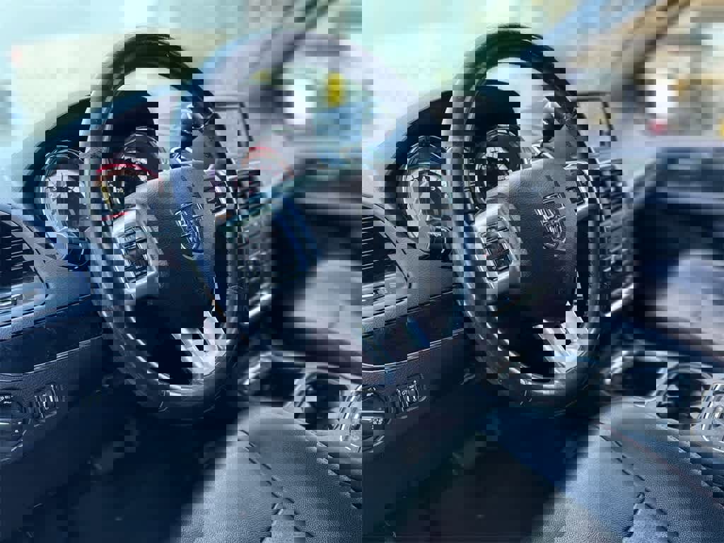 Used 2018 Dodge Grand Caravan GT image 2