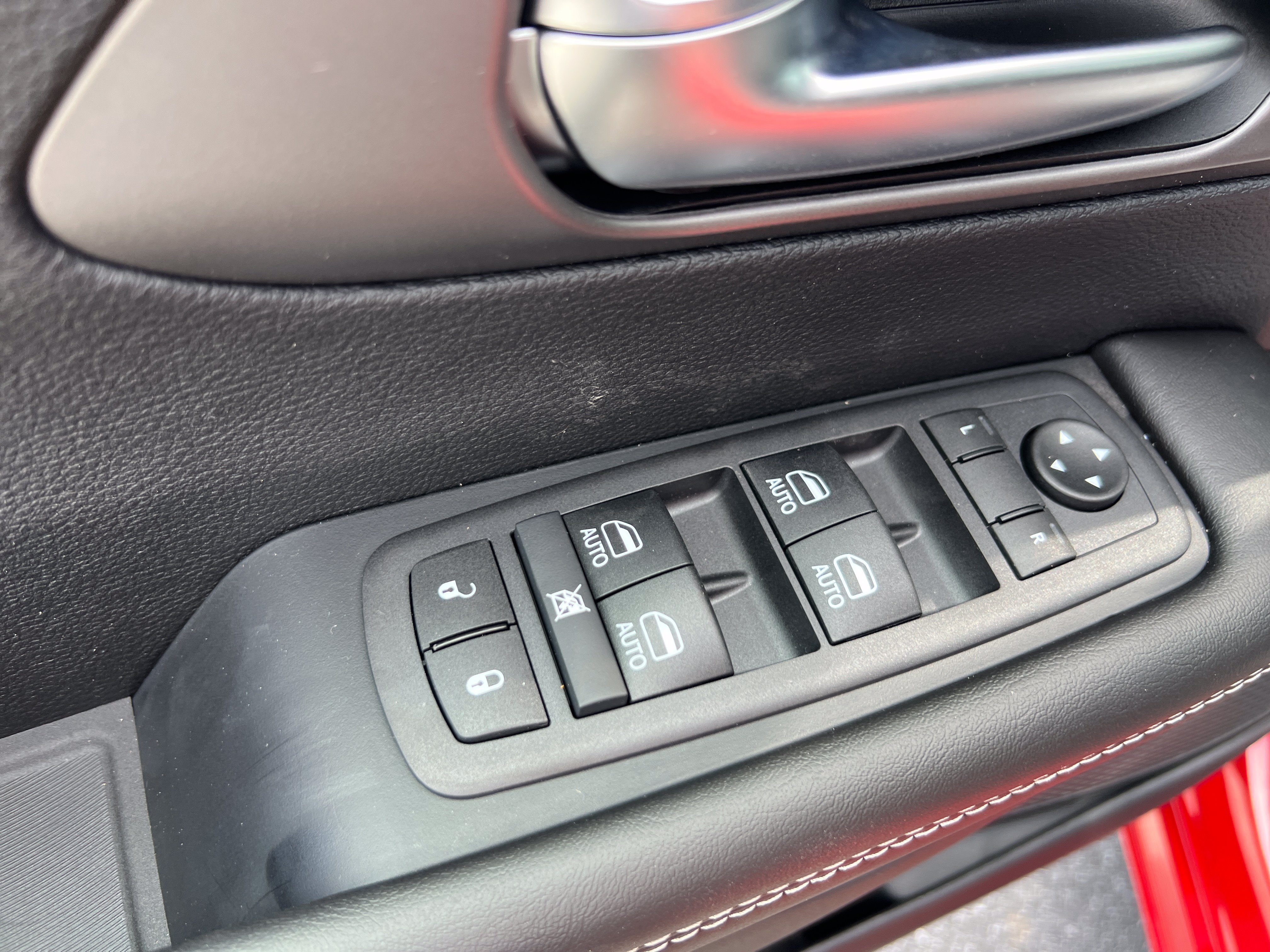 New 2027 Chrysler Pacifica Select FWD image 13