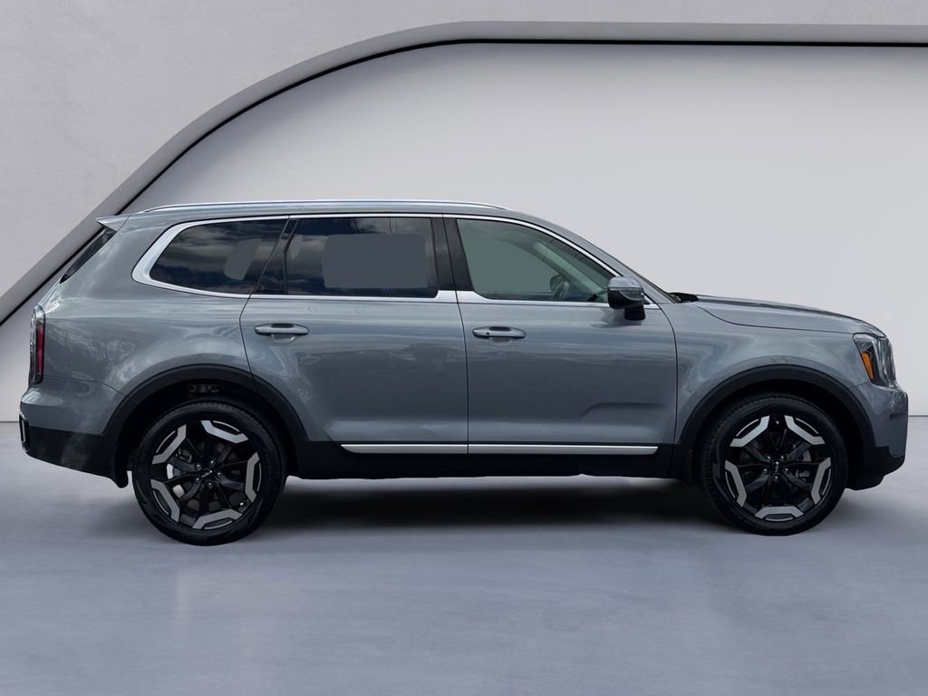 Used 2025 Kia Telluride EX w/ EX Captain's Chair Package image 6