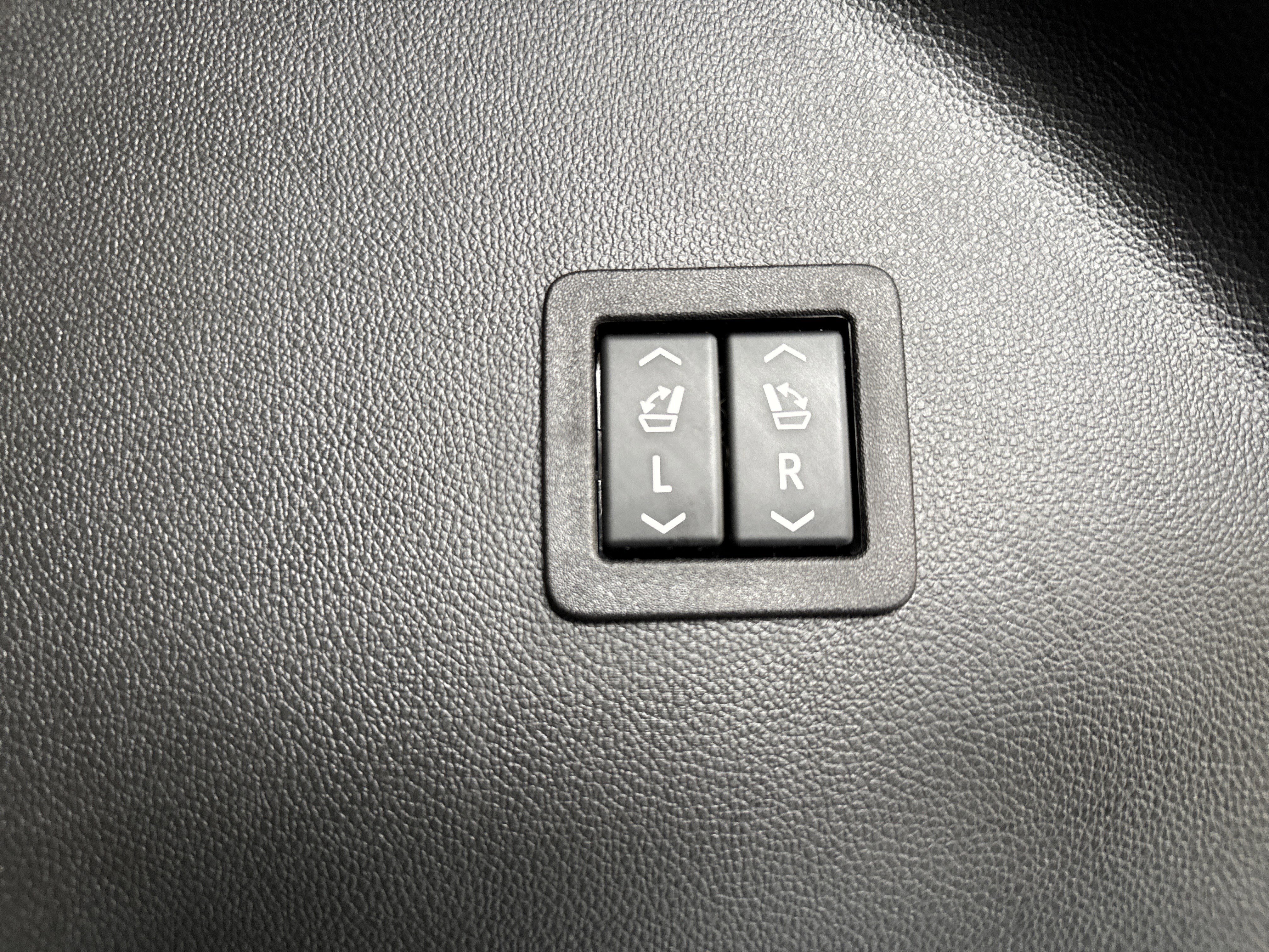 Used 2022 Buick Enclave Avenir w/ Avenir Technology Package image 35