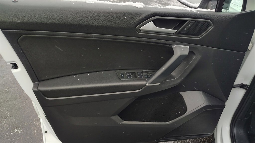 Used 2020 Volkswagen Tiguan SE image 8