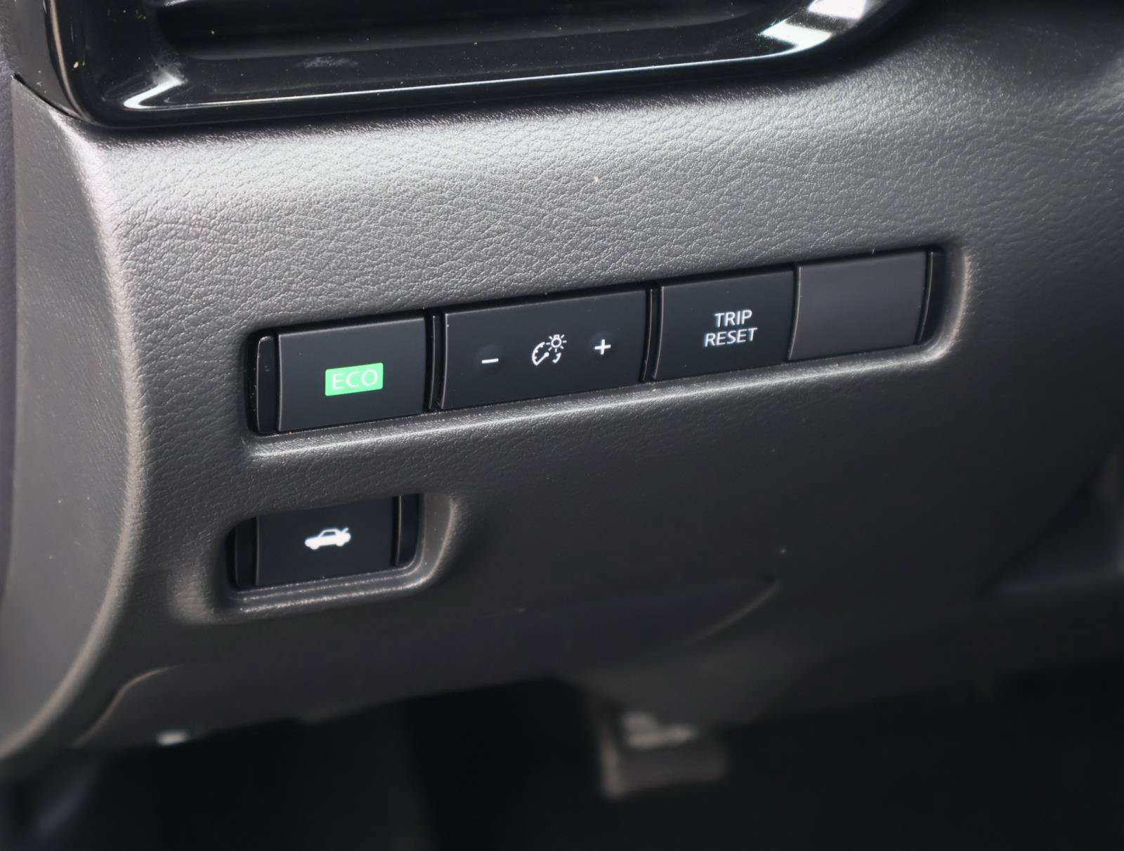 Used 2023 Nissan Sentra SR w/ SR Premium Package FWD image 20