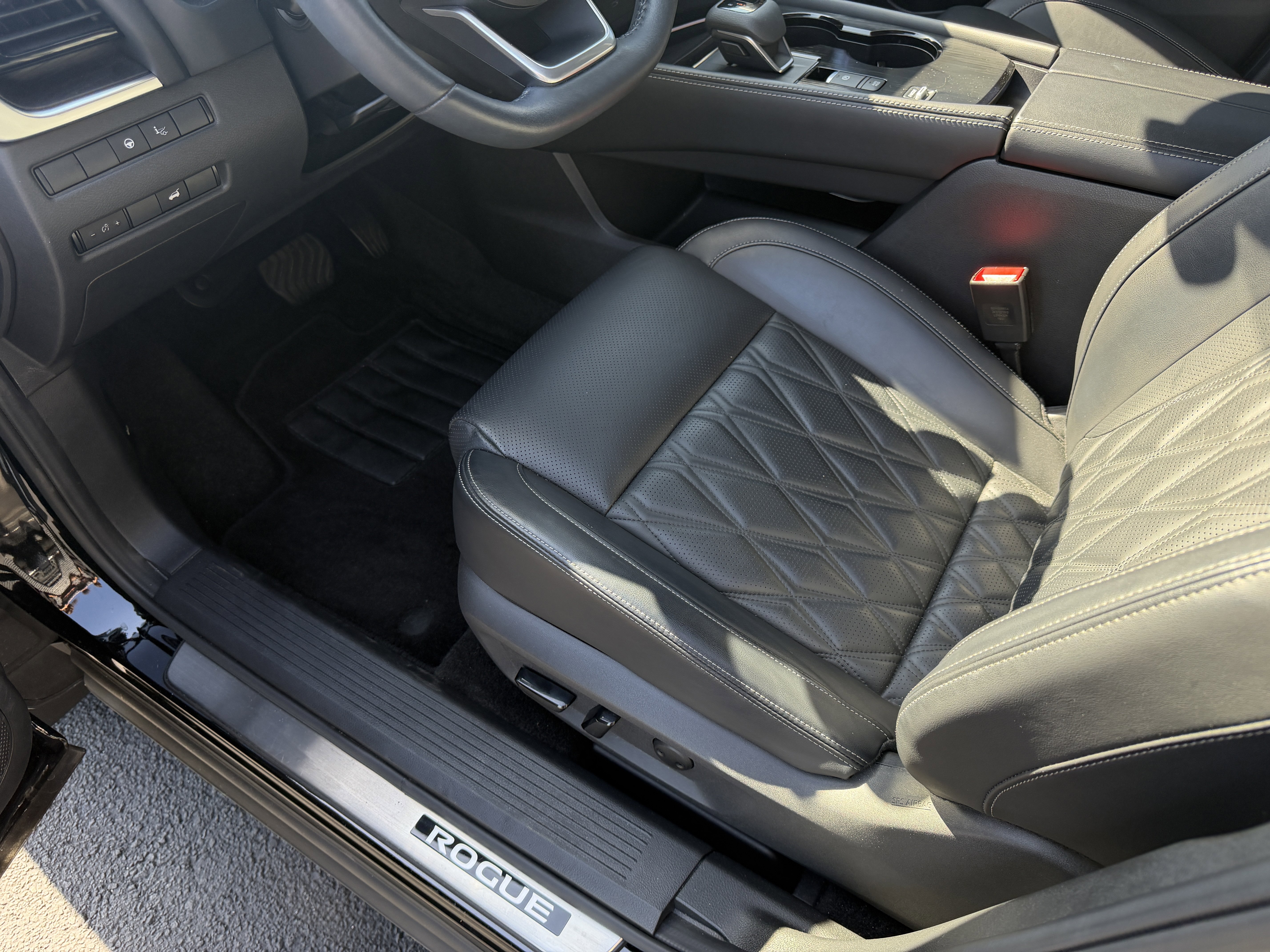 Used 2022 Nissan Rogue Platinum w/ Head-Up Display Package image 13